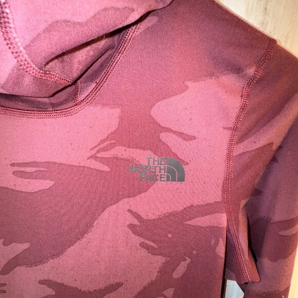 The North Face Women's S Hoodie Pullover Base Layer Flashdry Thumb Holes Maroon - Picture 3 of 9